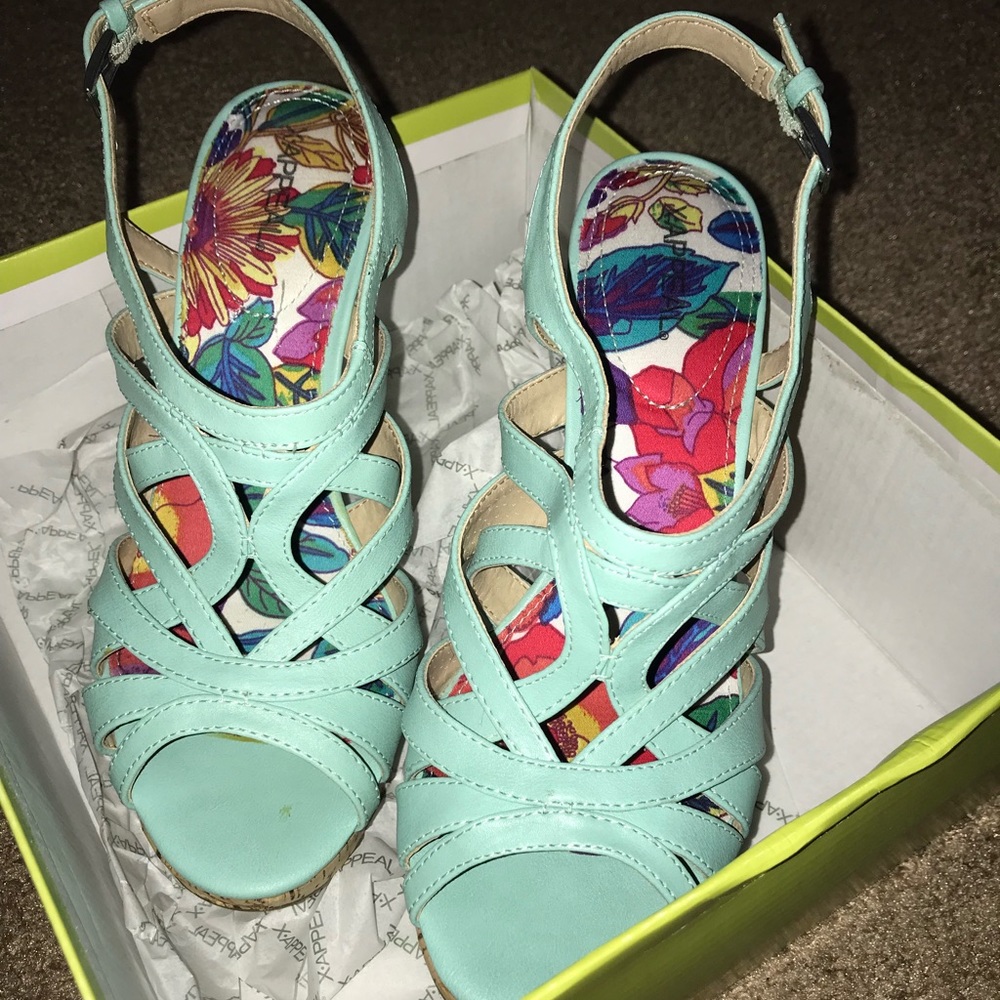 Aqua wedges